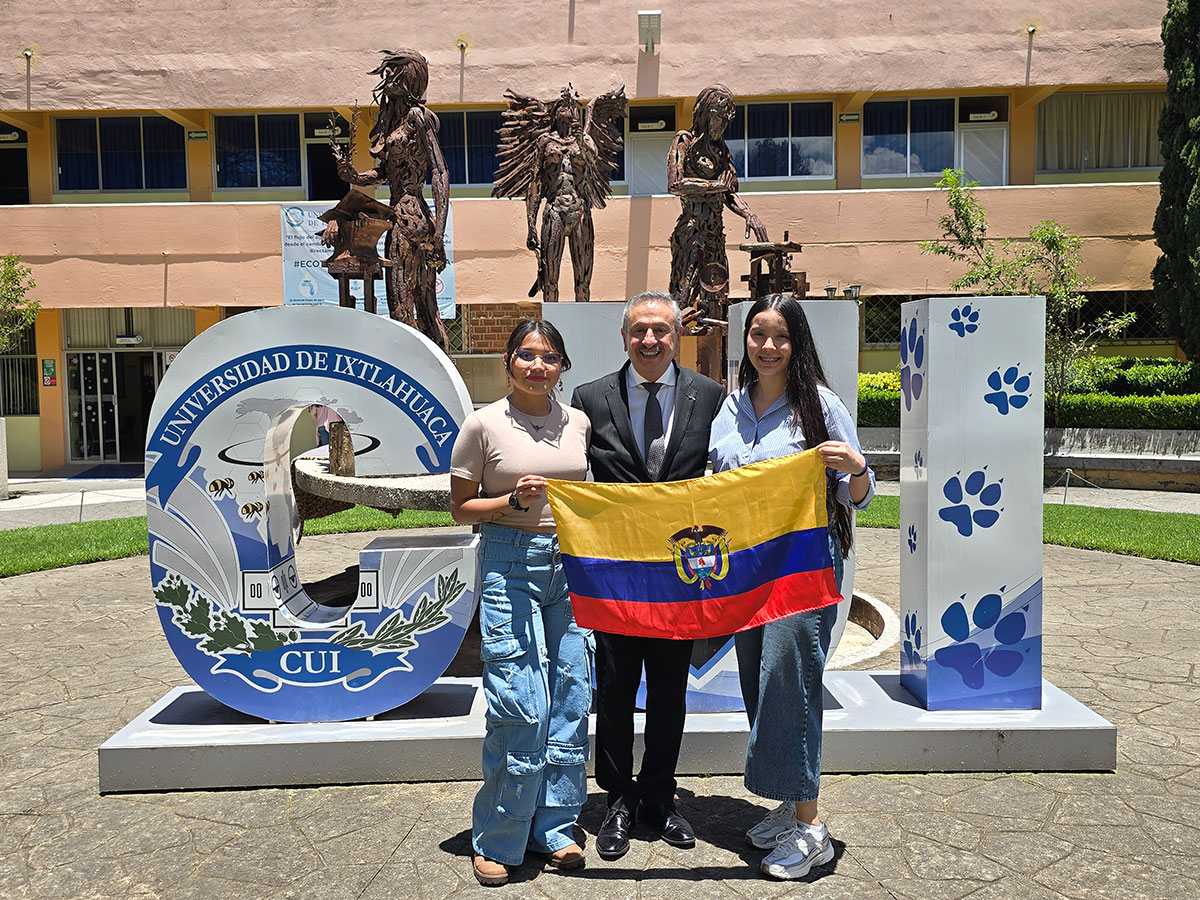 Estudiantes colombianas culminan sus estudios